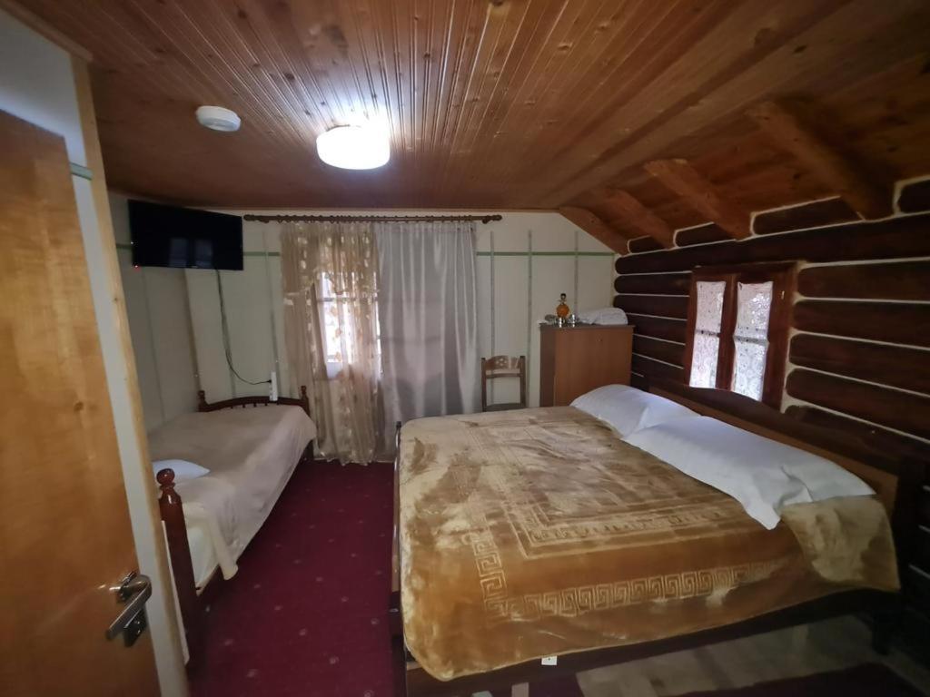 Sofra Kolonjare Agroturizem Hotel Erseke Exterior foto